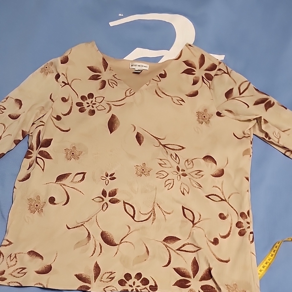 August Max Tan Floral Blouse